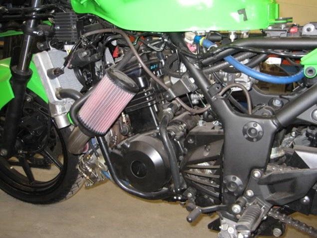 Тюнингованный спортбайк Kawasaki Ninja 250R с турбо Garrett GT12