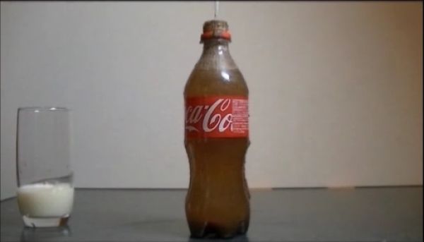  Знаете, как можно превратить Кока Колу в прозрачную жидкость?