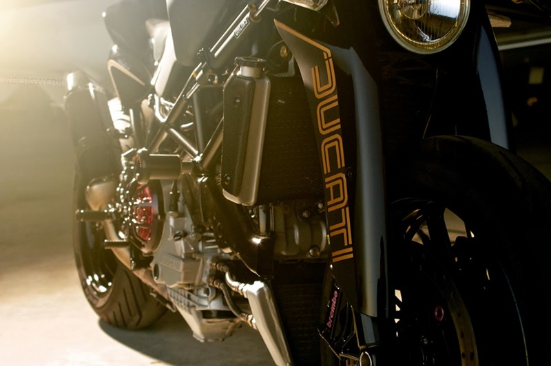 Тюнингованный мотоцикл Ducati Monster MS4R 2007