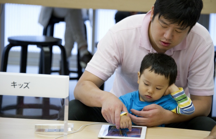 Японских врачей всерьез беспокоят последствия использования смартфонов детьми
