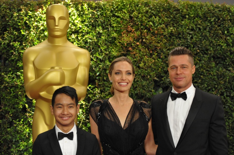 Анджелина Джоли получила почетный "Оскар" за активную гуманитарную деятельность