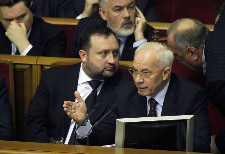 Азаров готов уйти в отставку, если его решение приостановить евроинтеграцию ошибочно
