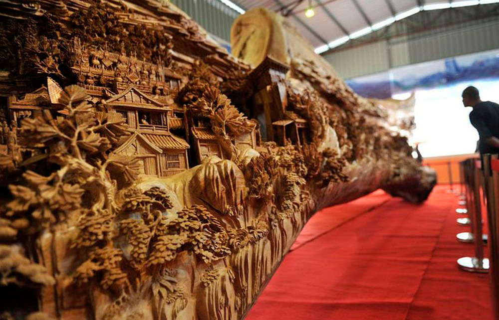 Огромная скульптура китайского мастера резьбы по дереву Люстромода