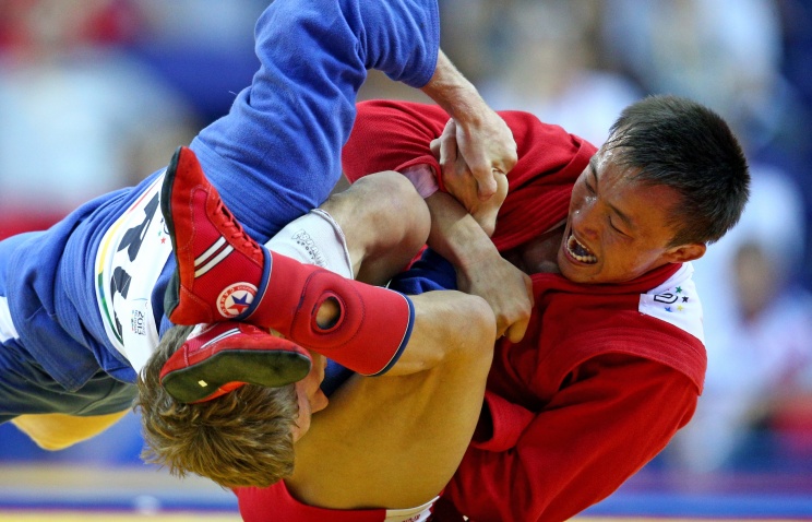 Пять золотых медалей завоевали российские самбисты в заключительный день чемпионата мира