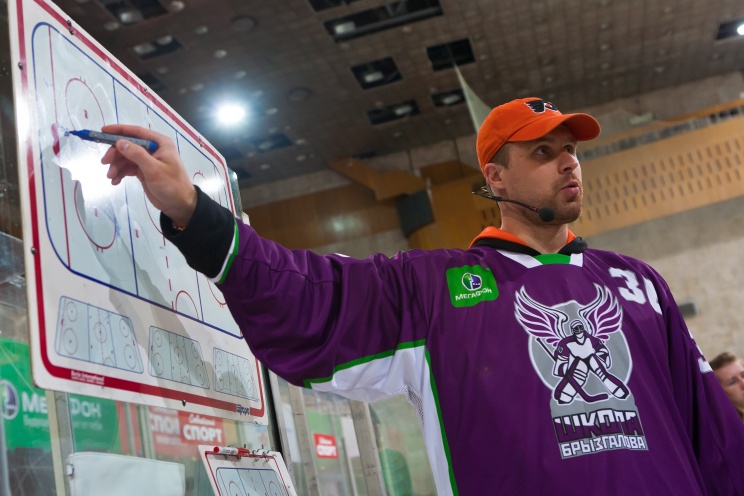 Российский вратарь Илья Брызгалов дебютирует за клуб НХЛ "Эдмонтон" в четверг или пятницу