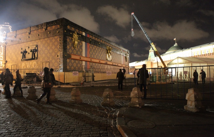 Росреестр: "чемодан" Louis Vuitton на Красной площади установлен незаконно
