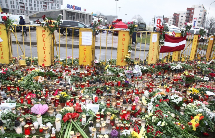 В Латвии прошли похороны погибших при обрушении торгового центра в Риге