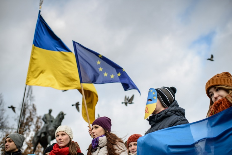 Источник: Евросоюз пока не готов вводить санкции против руководства Украины