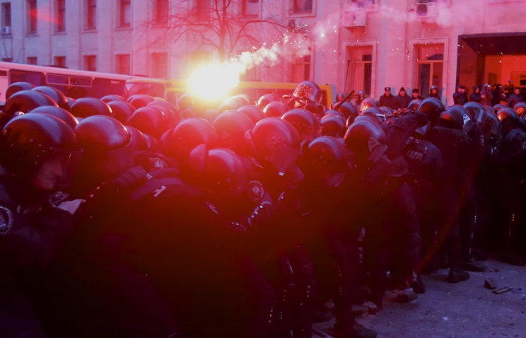 Оппозиционеры захватили здание киевской мэрии