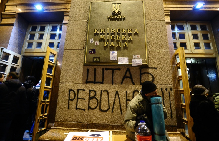Еврокомиссия осудила захваты общественных зданий в Киеве силами оппозиции