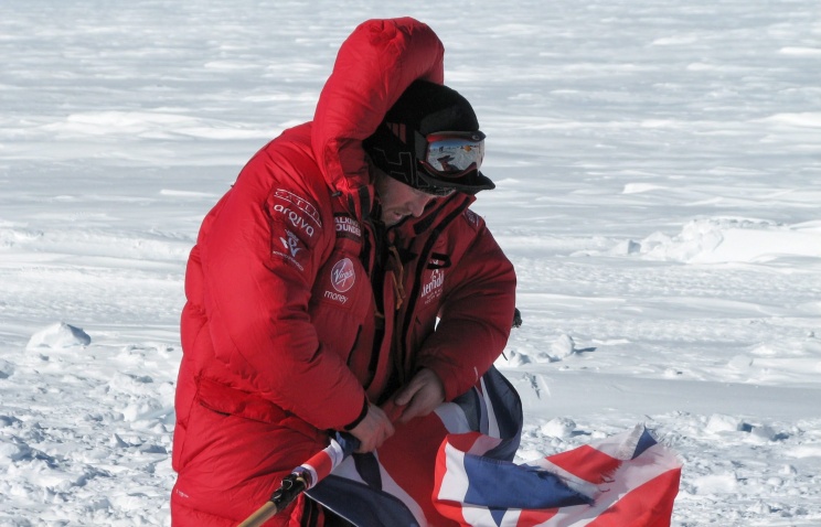 Гонка к Южному полюсу с участием принца Гарри остановлена в целях безопасности