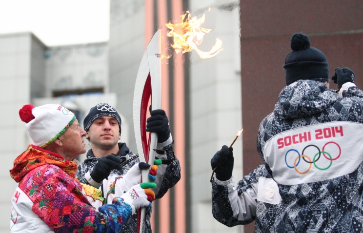 Девятая неделя путешествия олимпийского огня по России завершилась в городке Калачинск