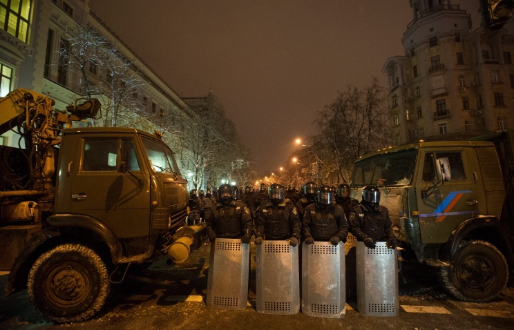 Техника, предназначенная для разрушения баррикад, покинула площадь Независимости в Киеве