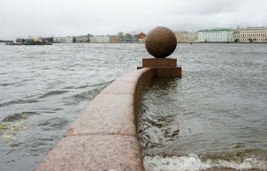 В Петербурге началось закрытие дамбы, чтобы предотвратить наводнение