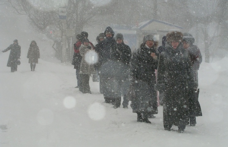 Снежный циклон оставил Сахалин без связи с материком