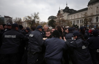 В Болгарии проходит массовая акция протеста с требованием отставки правительства