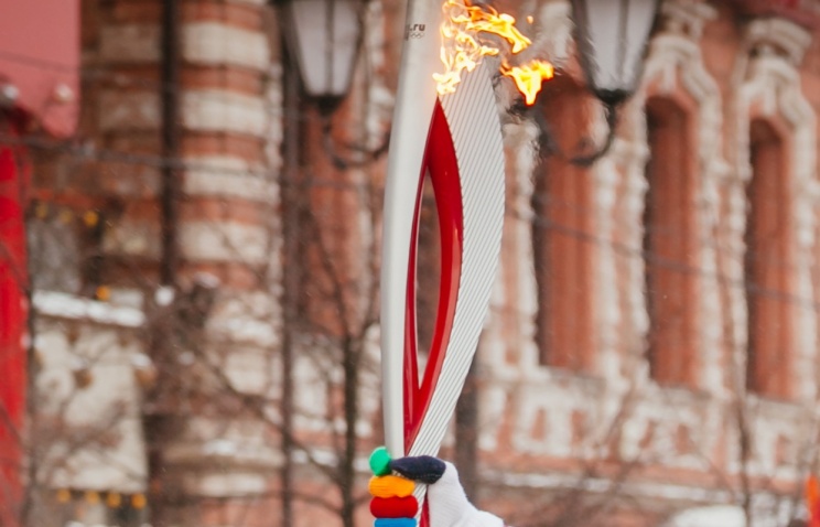 К эстафете олимпийского огня заборы Брянска украсили граффити