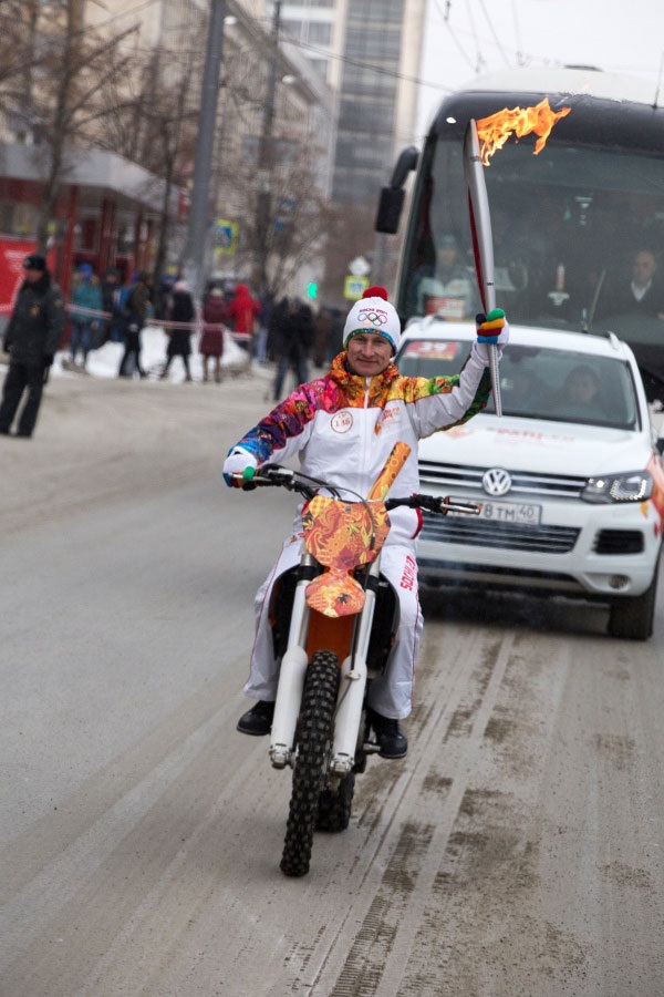 Евгений Щербинин и Александр Платонов поддержали эстафету олимпийского огня Сочи 2014