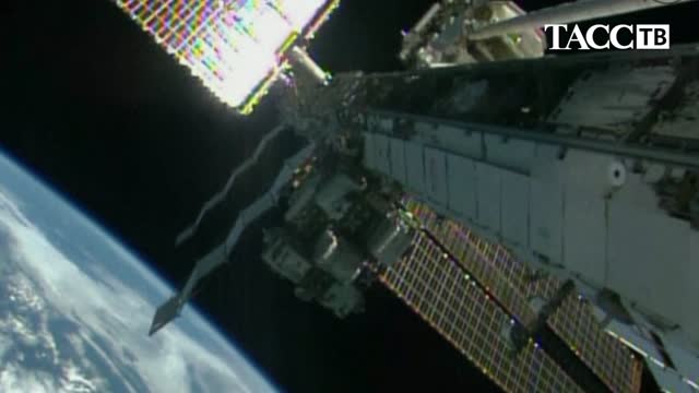 Астронавты, устраняющие в открытом космосе неполадки в МКС, работают с опережением графика
