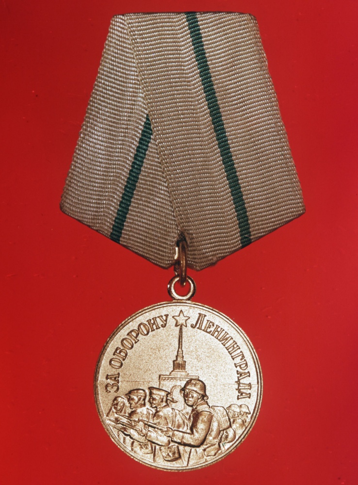 Ленинград, 22 декабря 1943: Годовщина учреждения медали "За оборону Ленинграда"