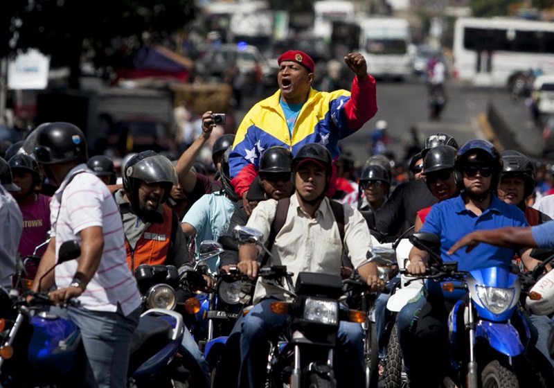 Мотоциклисты Венесуэлы выступили против комендантского часа
