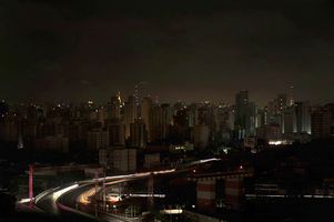 Ураган отключил свет в Бразилии и Парагвае