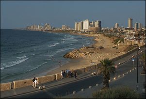На пляжи Тель-Авива шторм выбросил около Пятьсот мин