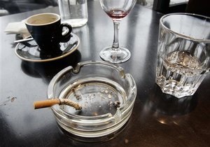 В барах, кафе и ресторанах Швеции запрещено курение