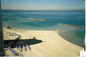 Израиль: пляжи Тель-Авива закрыты на неделю