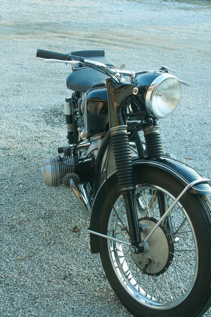 Отреставрированный мотоцикл BMW R68 1952