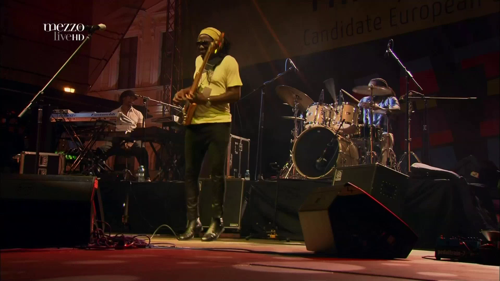 2013 Richard Bona - Jazz TM Festival [HDTV 1080p] 10